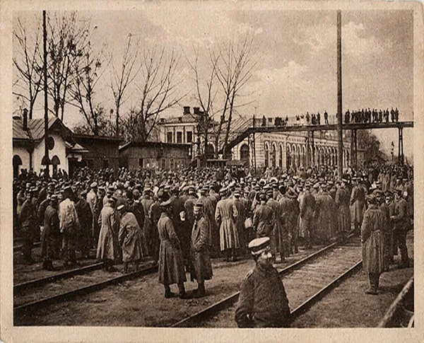 Немецкие солдаты на станции Лунинец