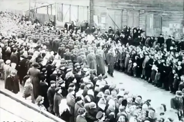 Траурный митинг у памятника И.В.Сталину(9.03.1953 года)