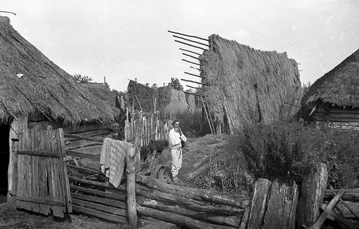 Полешук в своем дворе